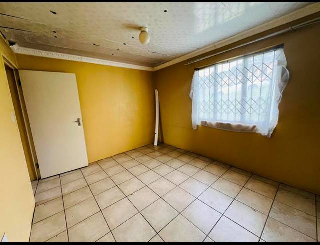 2 BEDROOM HOUSE FOR SALE IN UMLAZI U